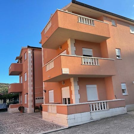 Apartman Jukic Hotel Marina Luaran gambar