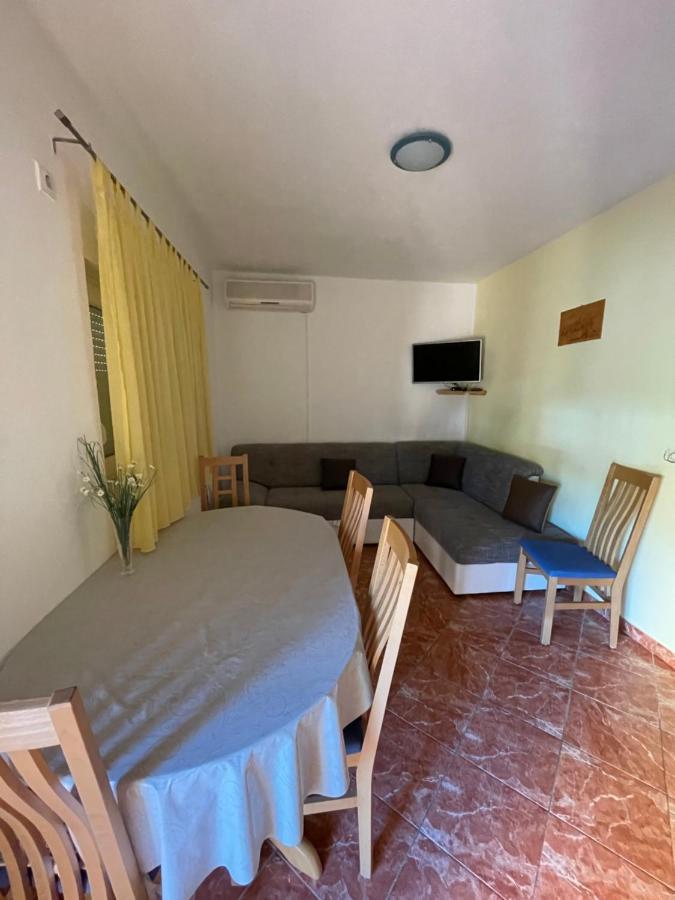 Apartman Jukic Hotel Marina Luaran gambar