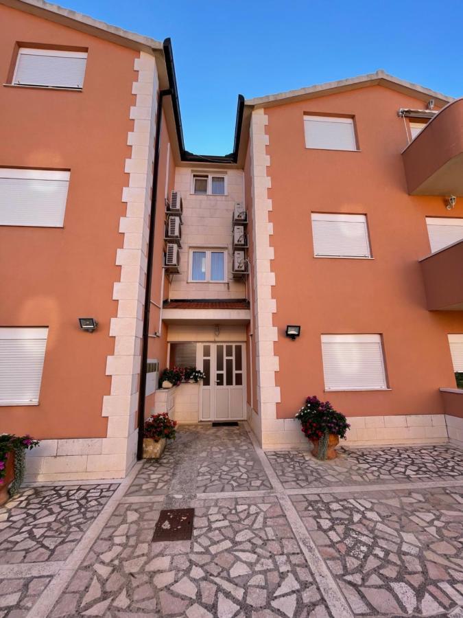 Apartman Jukic Hotel Marina Luaran gambar